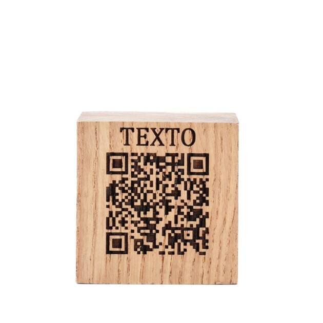 Cubo de madera con código QR personalizado