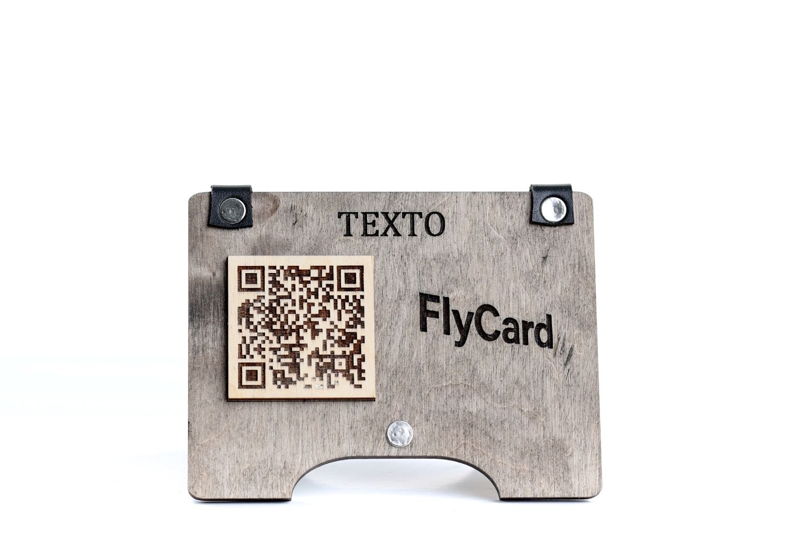 Letrero QR de madera artesanal con acabados de cuero