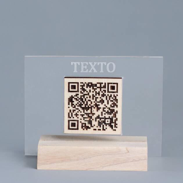 Portamenús con código QR de madera y acrílico